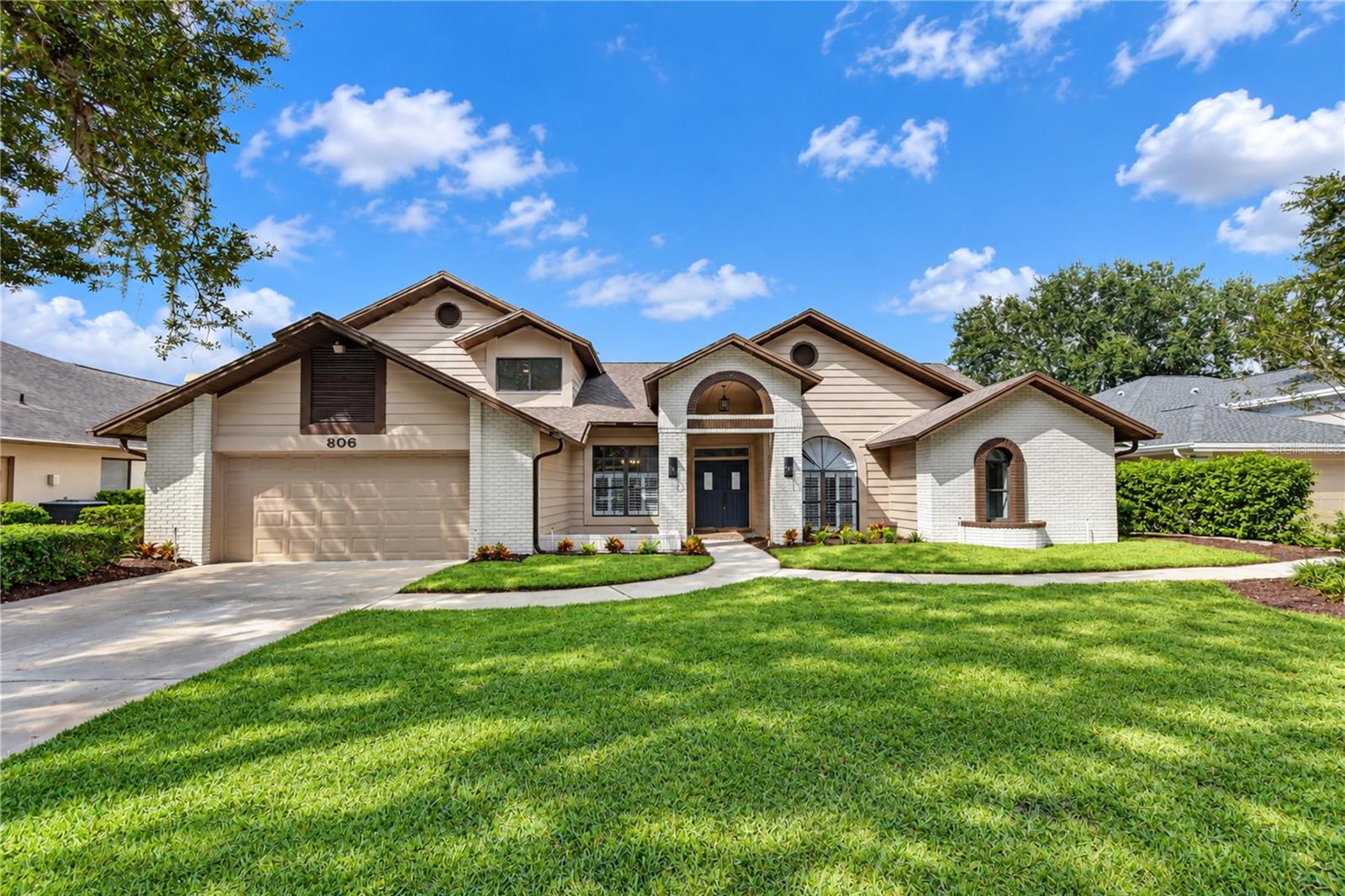 806 Sandringham Ln, Lutz, FL 33549