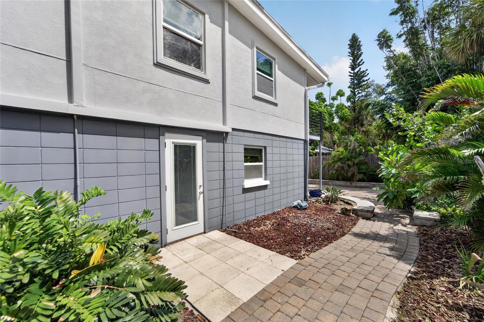 1236 13 St, Sarasota, FL 34236 photo