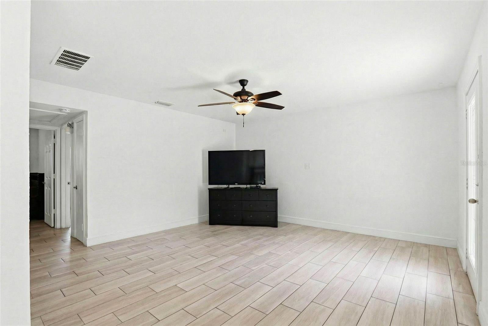 2521 W Crest Ave, Tampa, FL 33614 photo