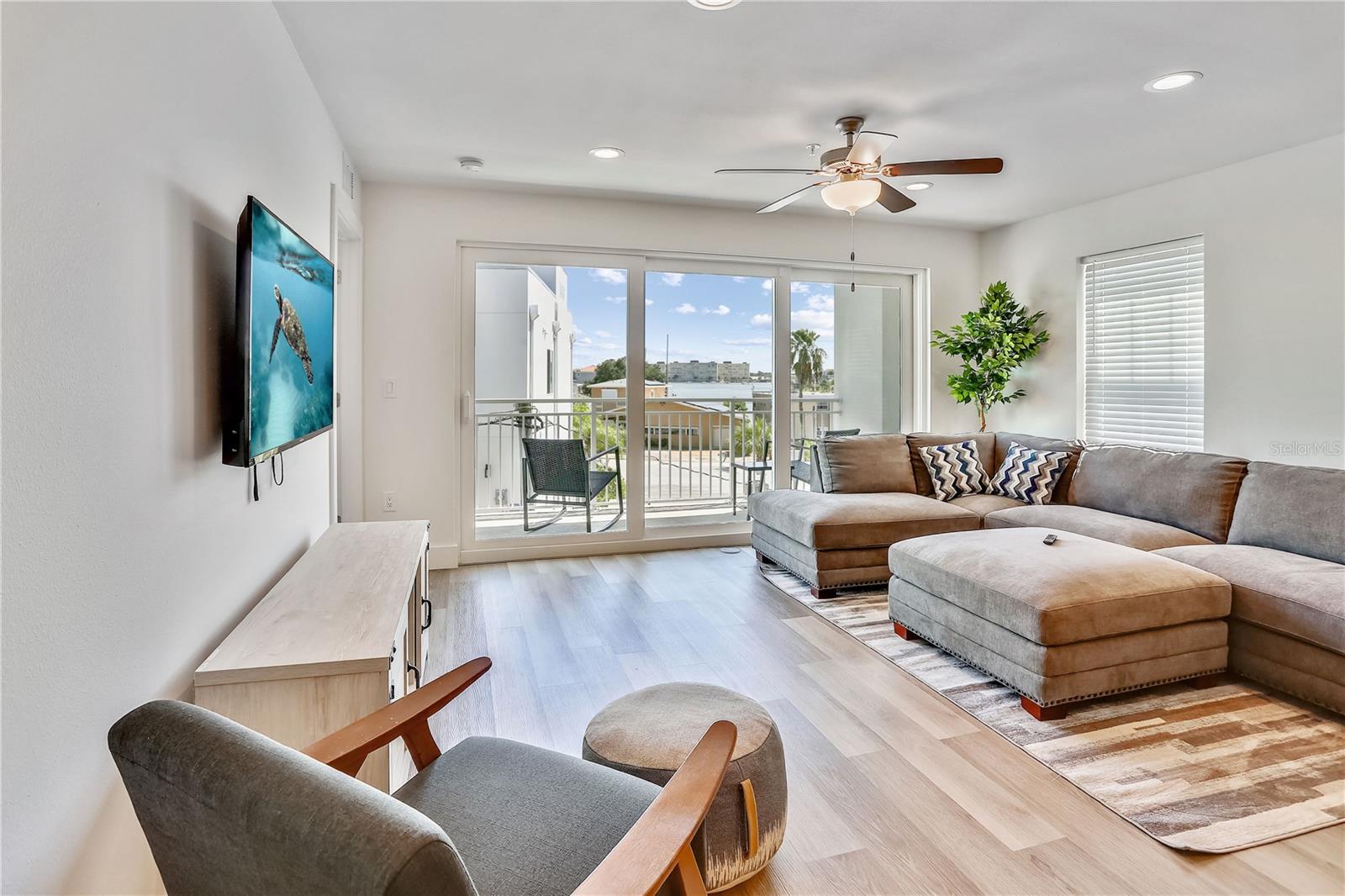 15305 1 St, Madeira Beach, FL 33708