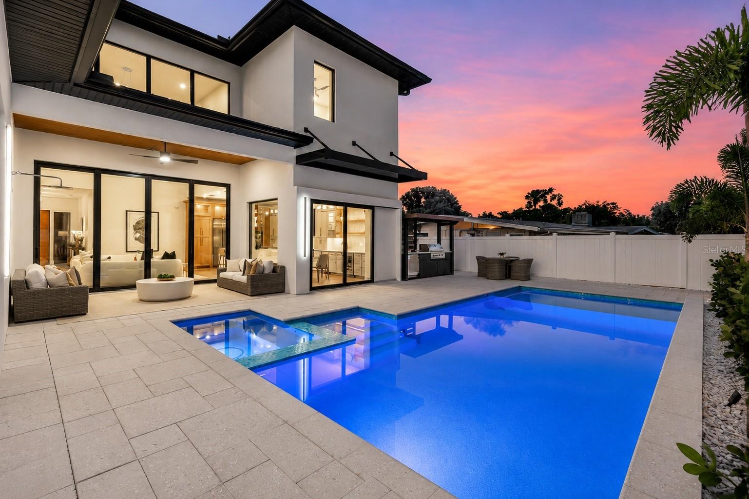 2121 Clematis Ct, Sarasota, FL 34239 photo