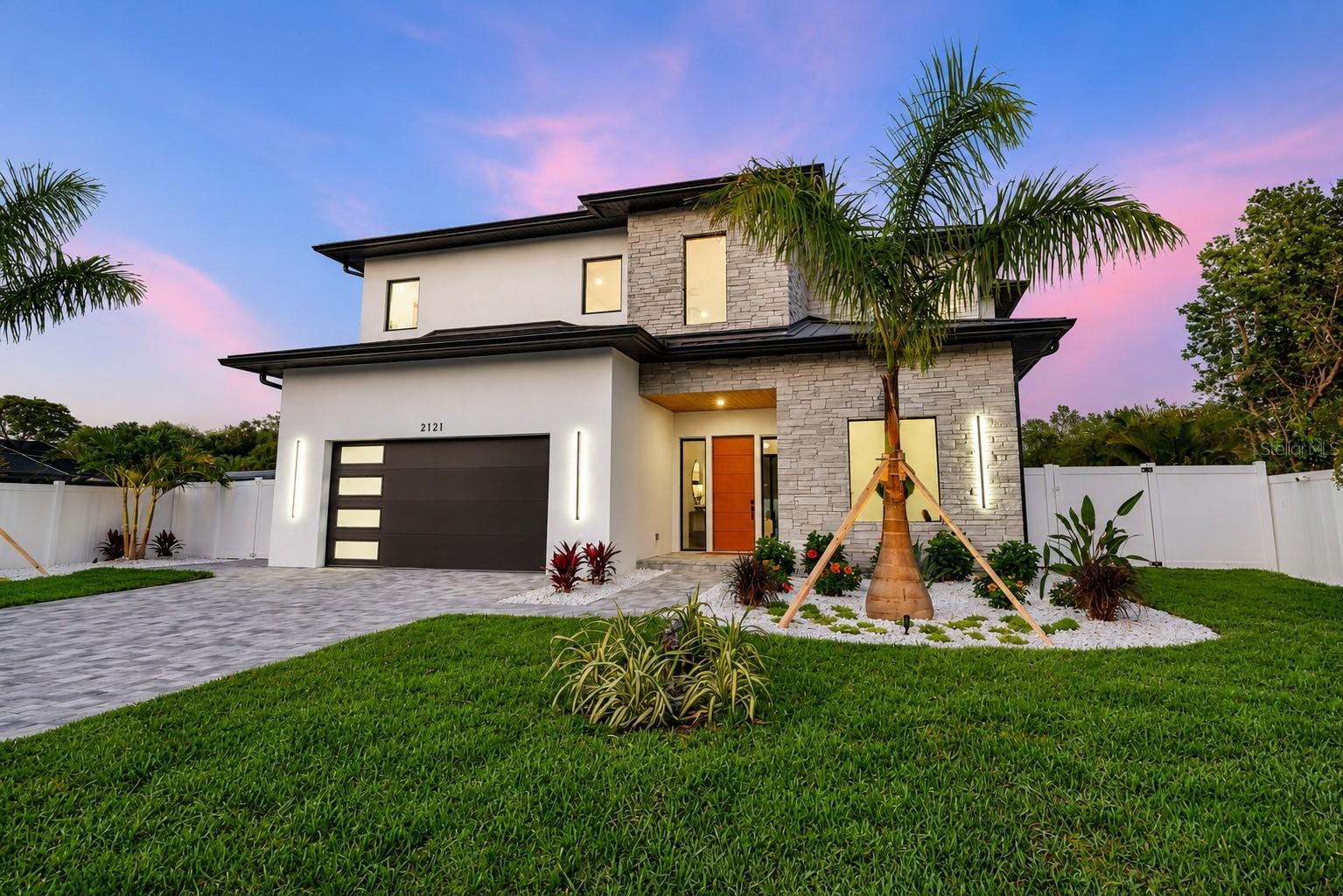 2121 Clematis Ct, Sarasota, FL 34239 photo