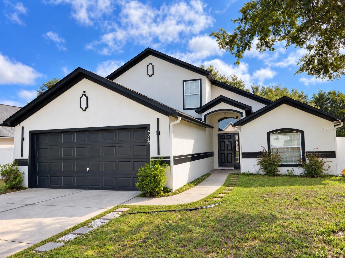 4043 Waltham Forest Dr, Tavares, FL 32778