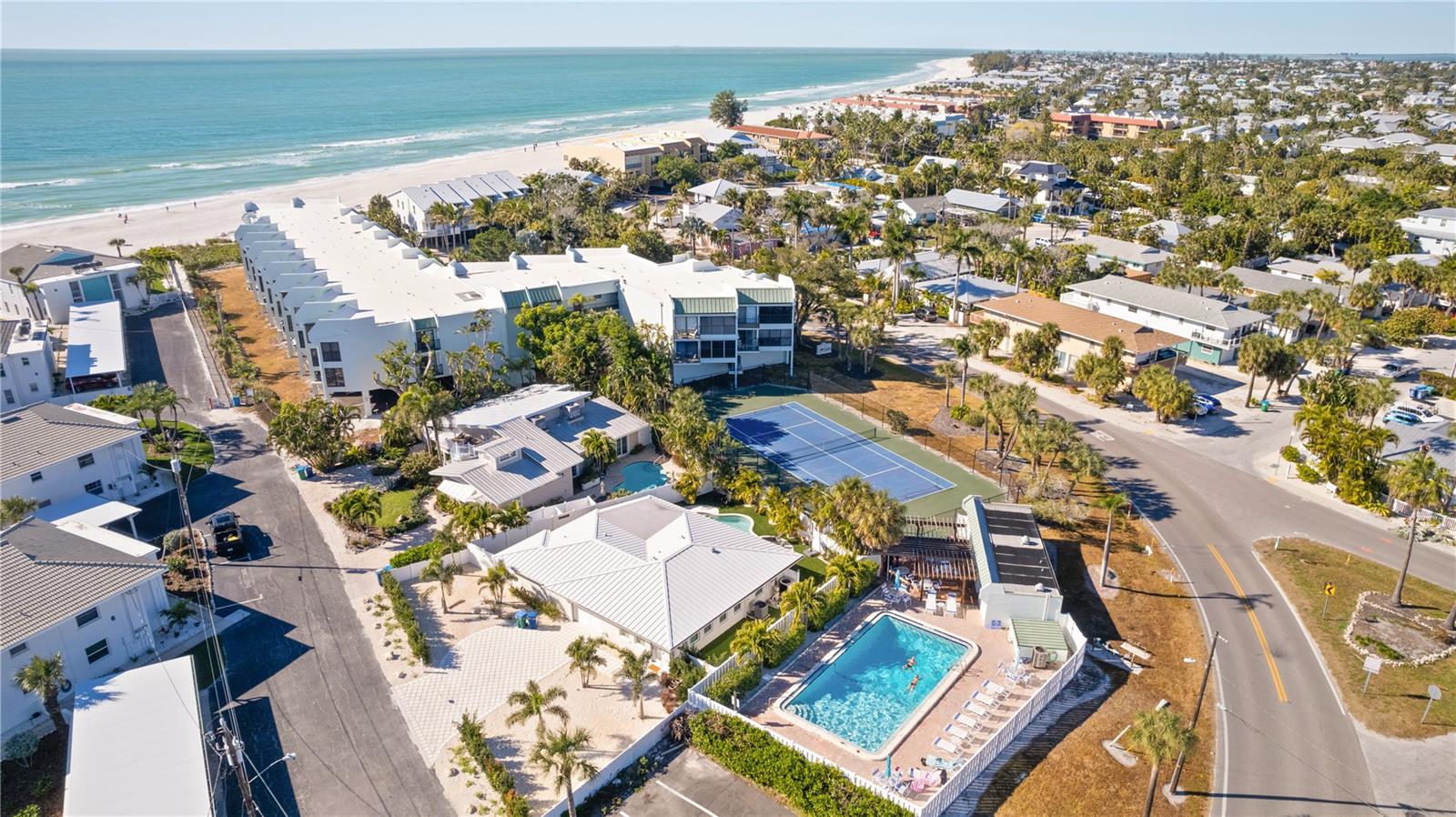 5608 Gulf Dr, Holmes Beach, FL 34217