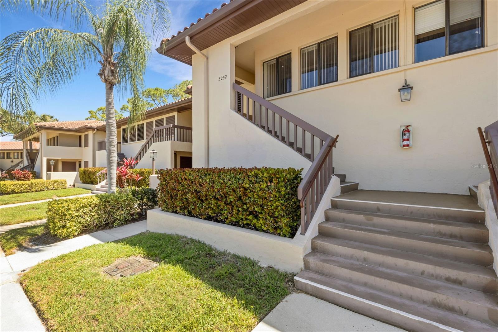 5252 Lake Village Dr, Sarasota, FL 34235