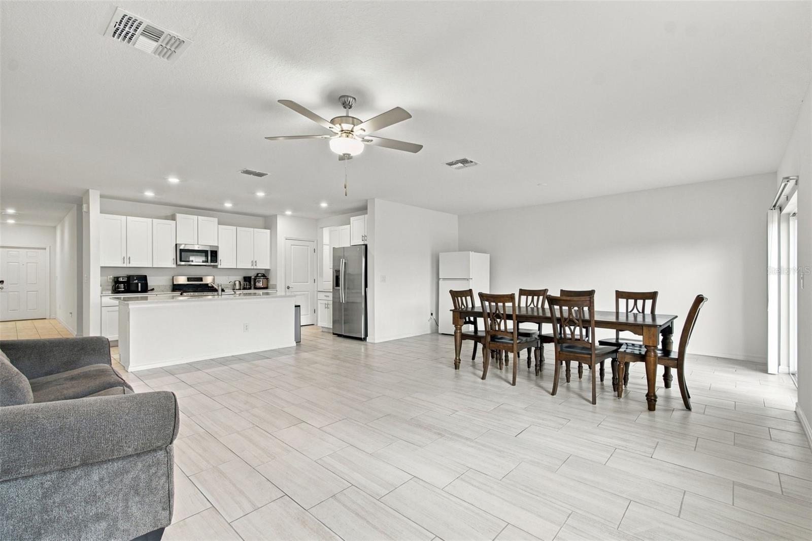 2013 Lanier Rd, Zephyrhills, FL 33541 photo