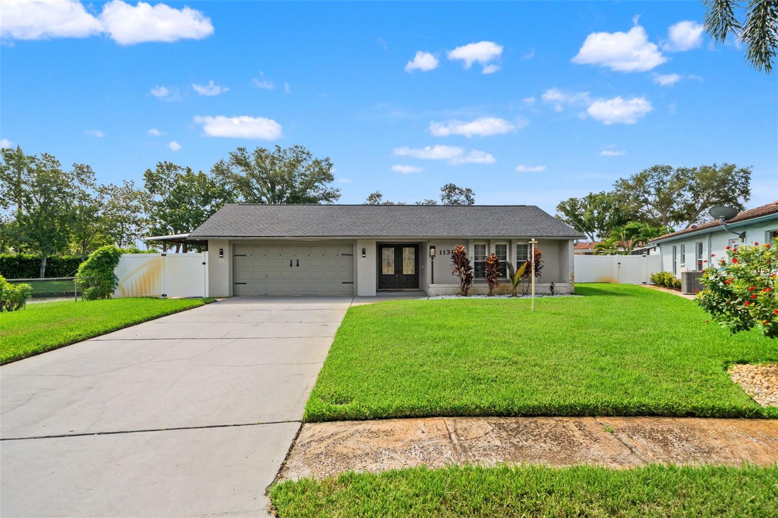 11312 Robert Dr, Seminole, FL 33778 photo