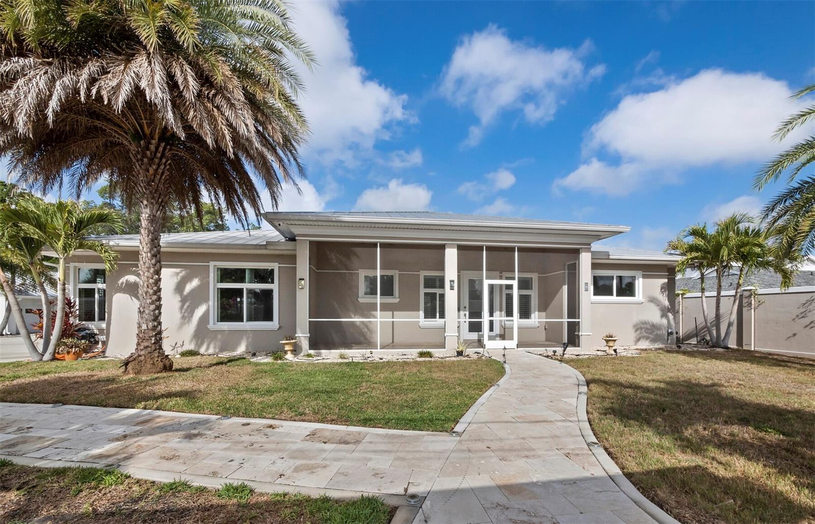 5618 Britannia Dr, Sarasota, FL 34231 photo