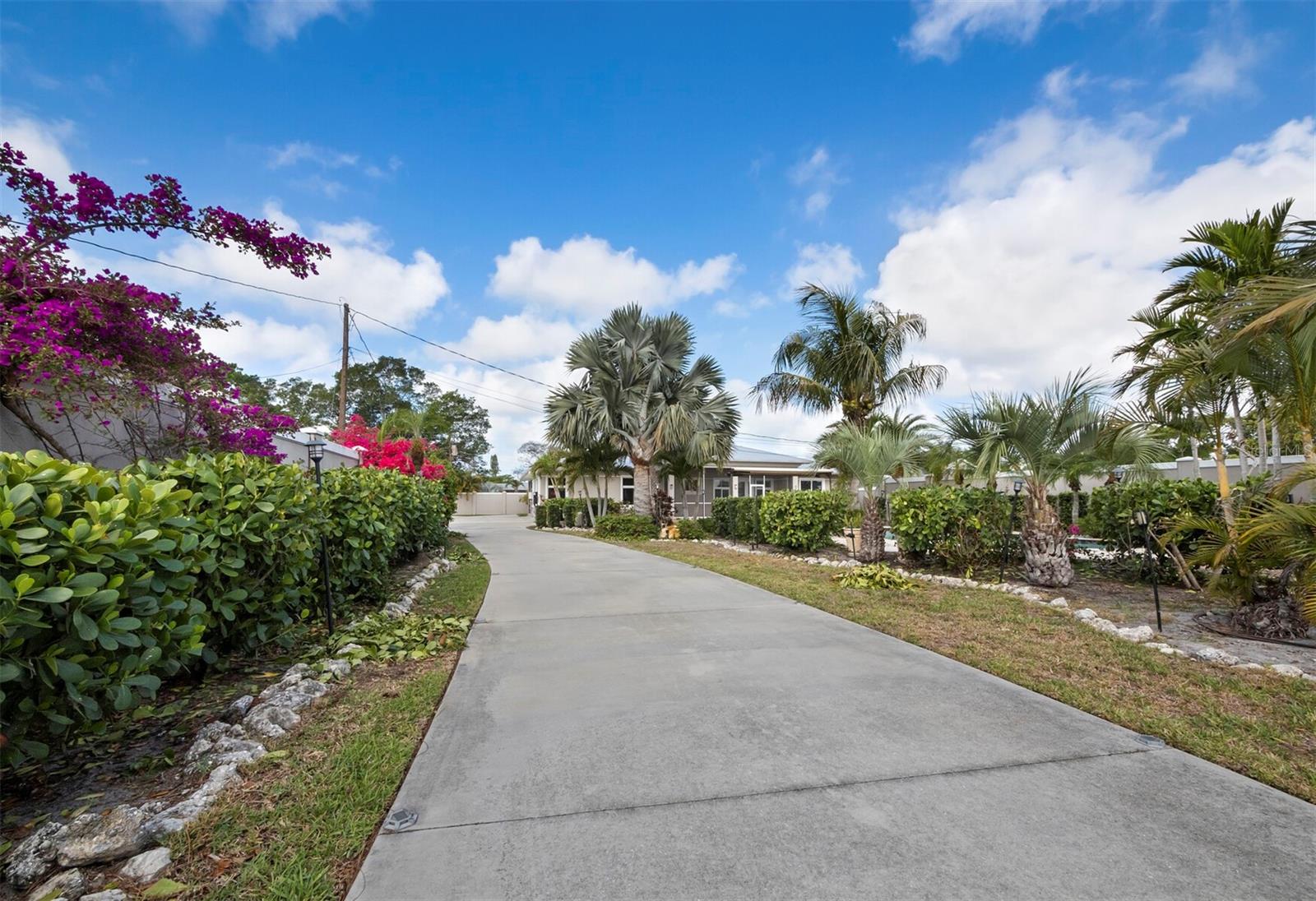 5618 Britannia Dr, Sarasota, FL 34231 photo