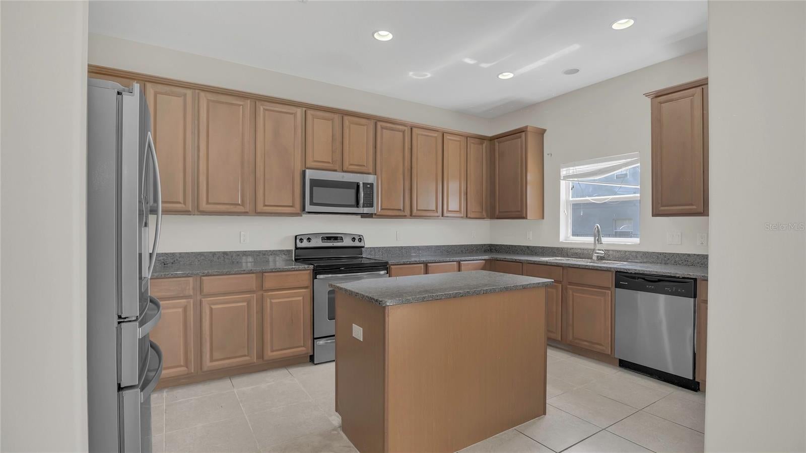 545 Fairhaven Dr, Davenport, FL 33837 photo