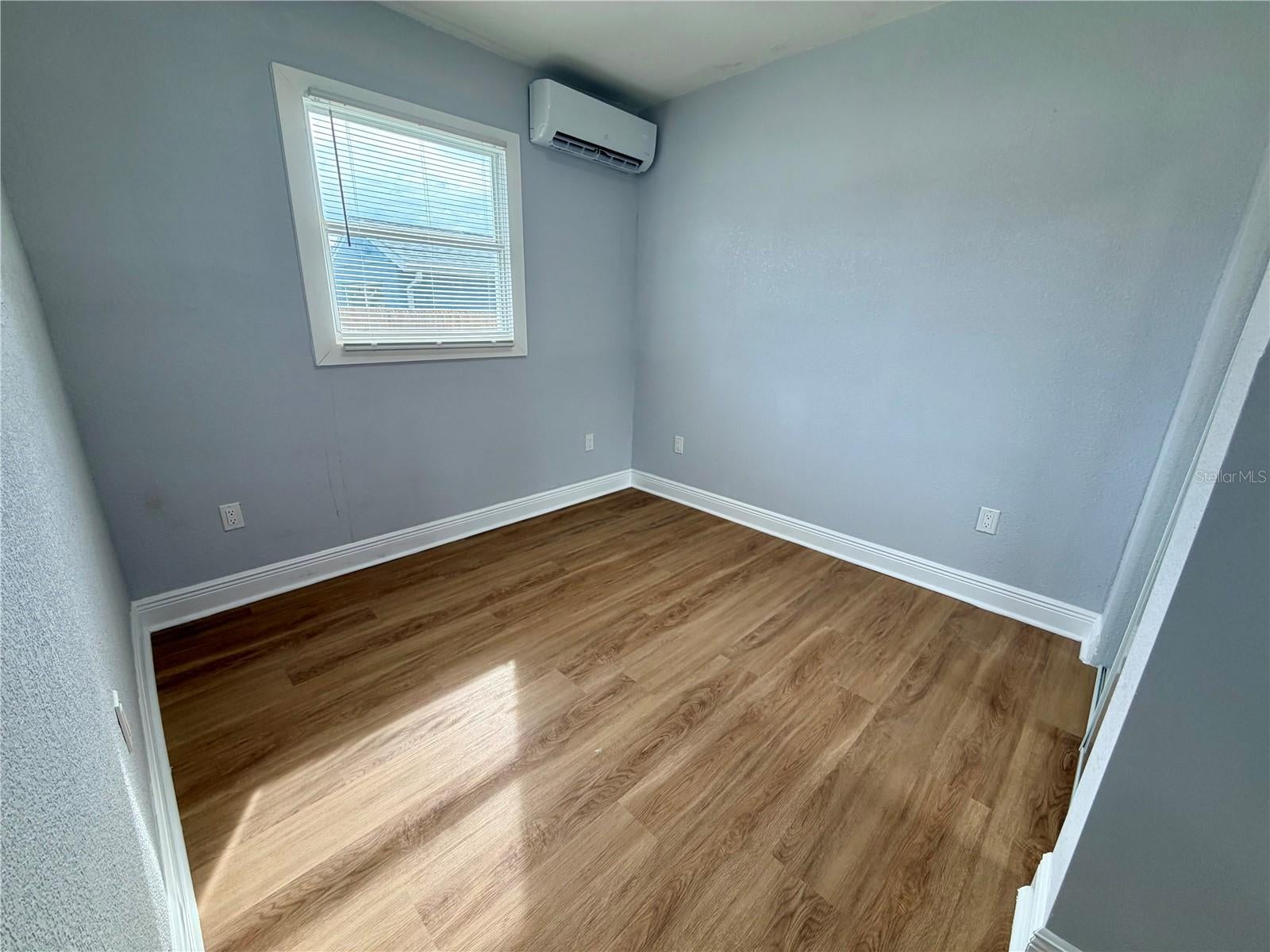 301 80 Ave, Saint Petersburg, FL 33702 photo