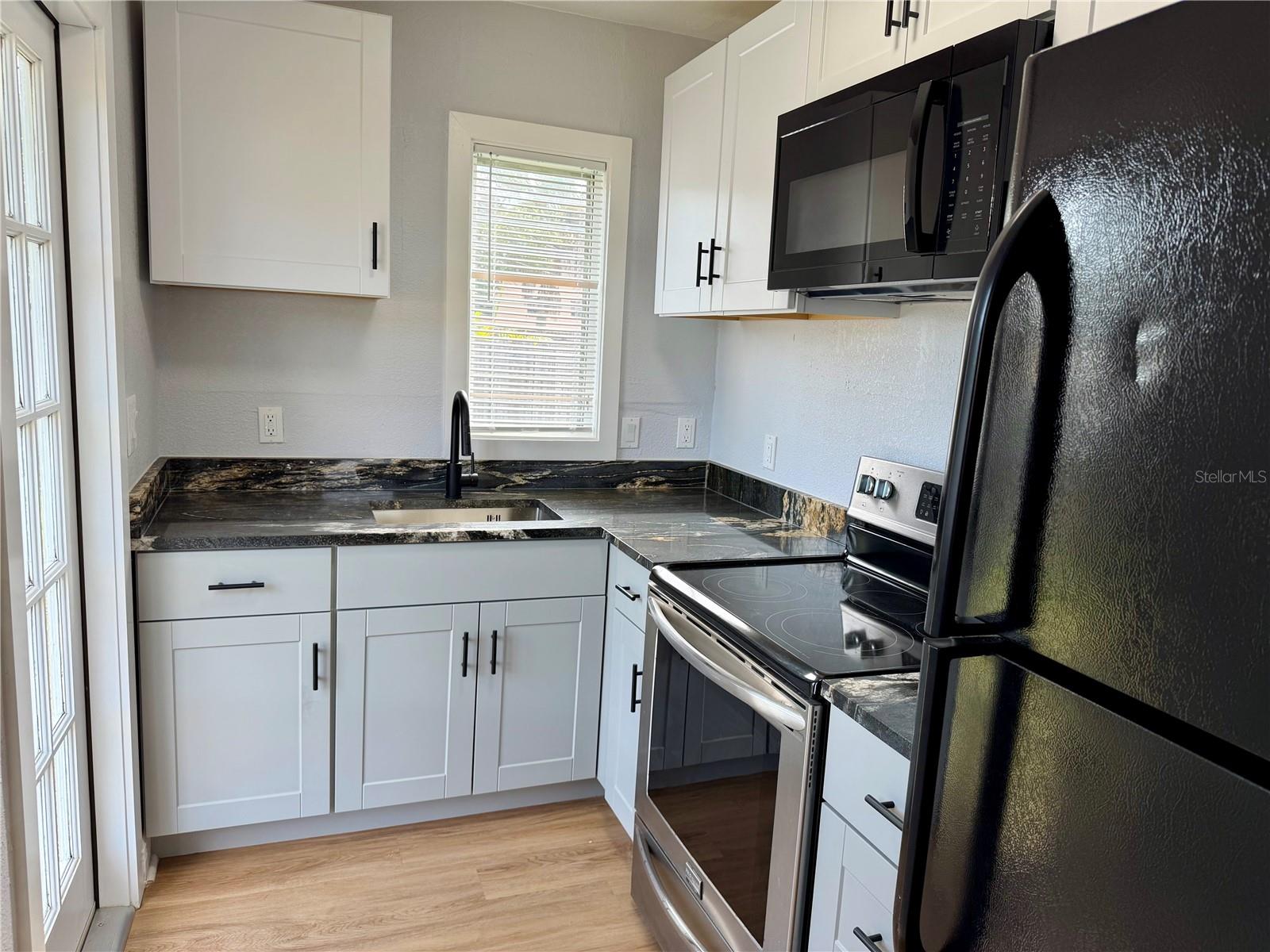 301 80 Ave, Saint Petersburg, FL 33702 photo