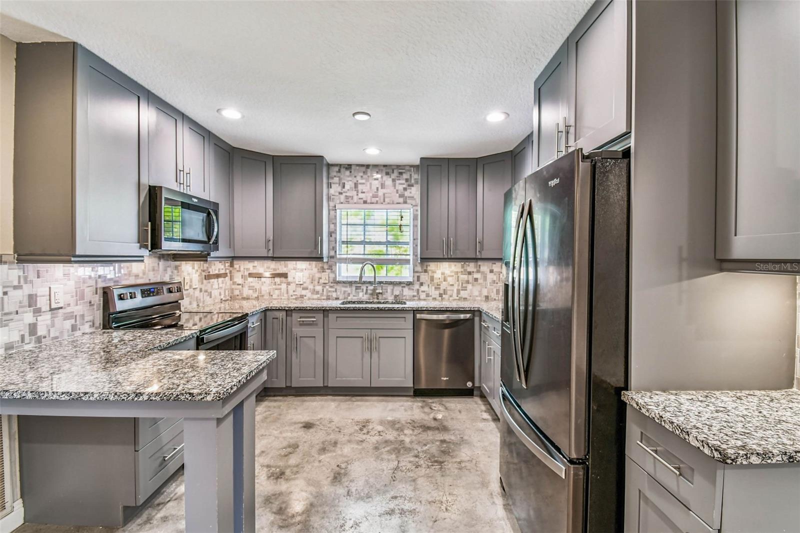 1101 81 Ave, Saint Petersburg, FL 33702 photo