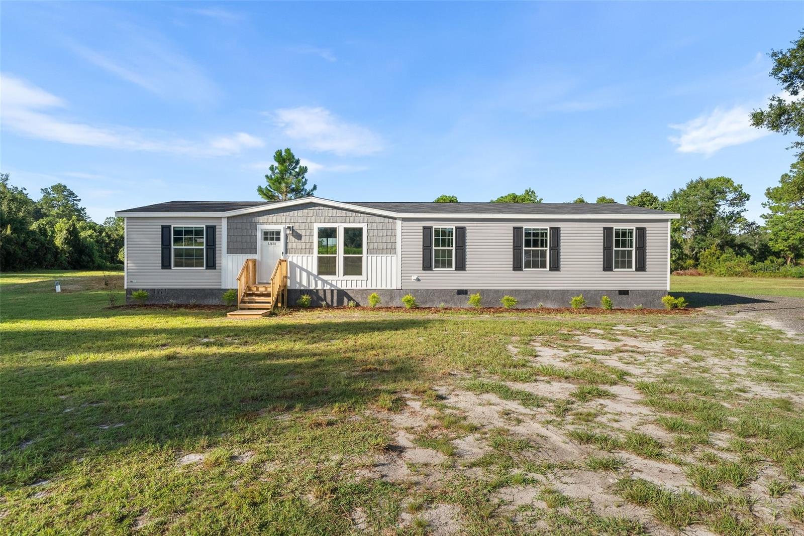 12610 115 St, Ocklawaha, FL 32179
