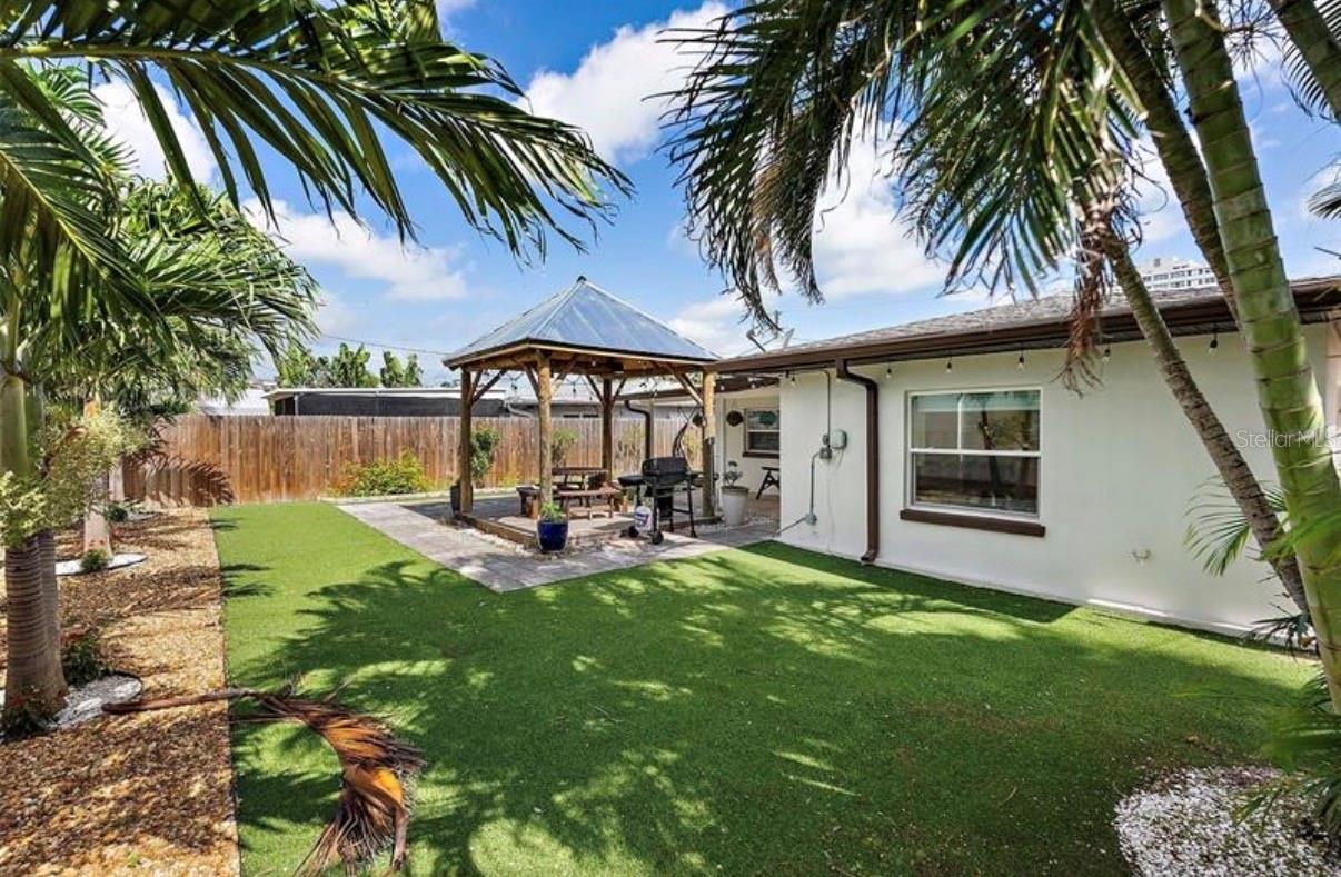 6750 W Flamingo Way, Saint Petersburg, FL 33707 photo