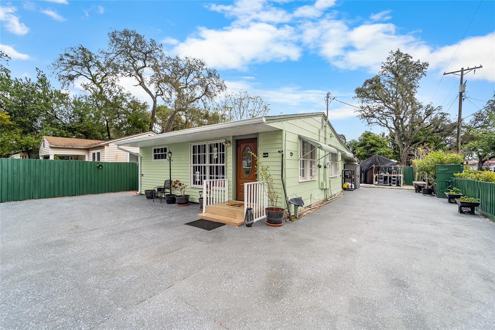 10001 N Arden Ave, Tampa, FL 33612 photo