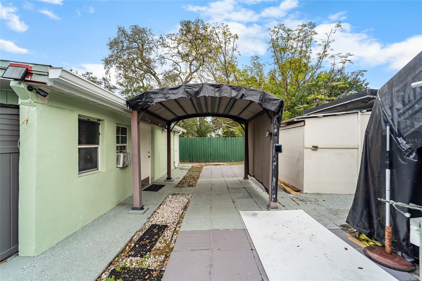 10001 N Arden Ave, Tampa, FL 33612 photo