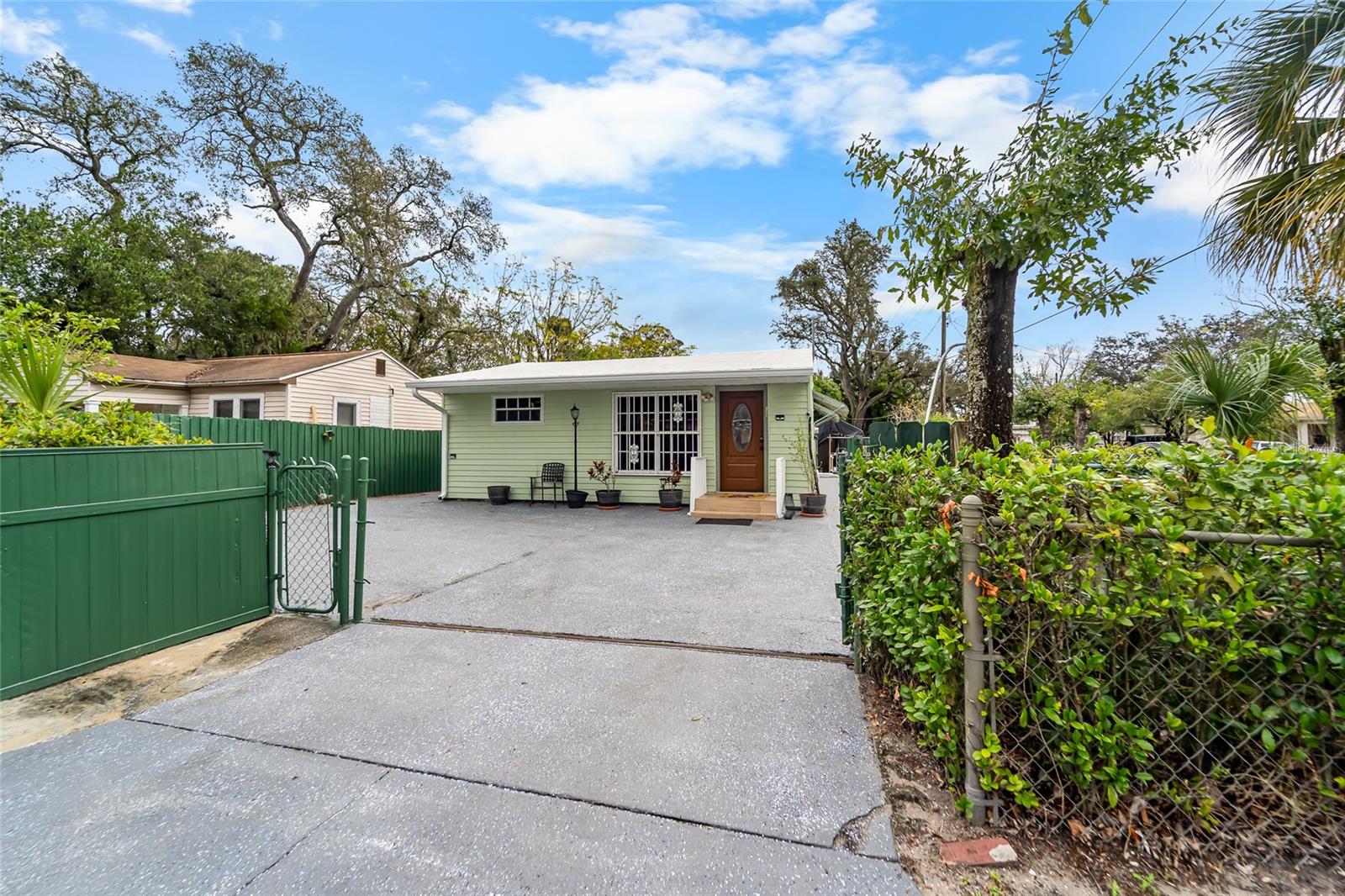 10001 N Arden Ave, Tampa, FL 33612 photo