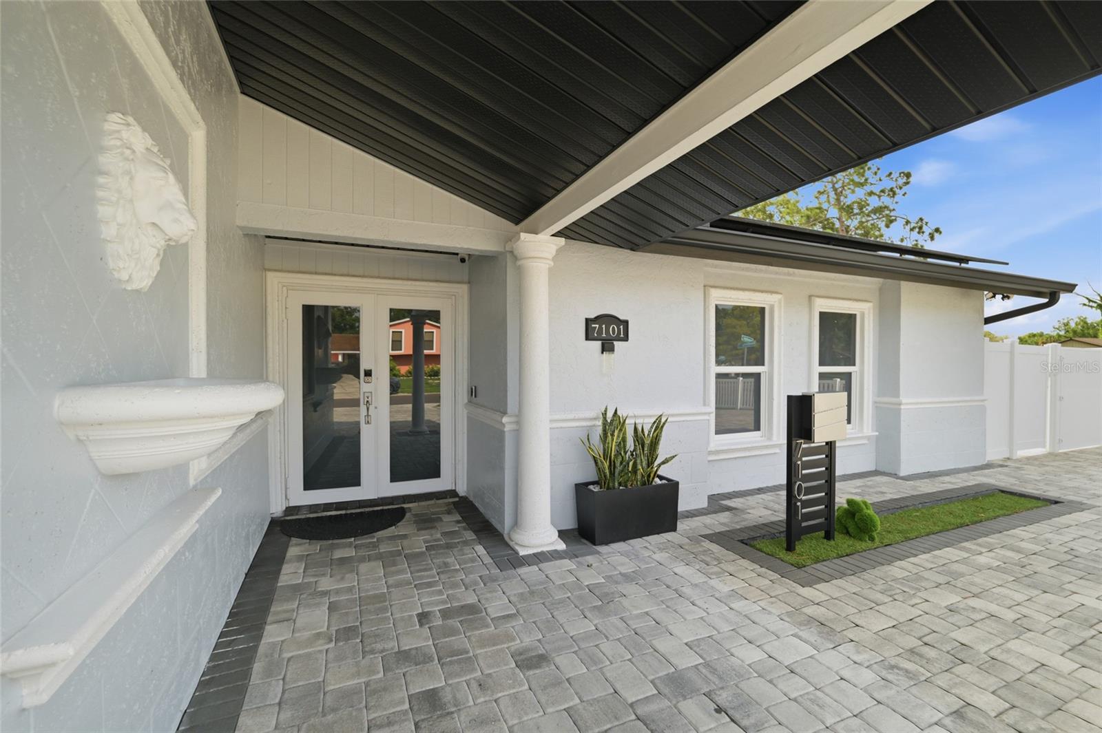 7101 Shenandoah Ct, Tampa, FL 33615 photo