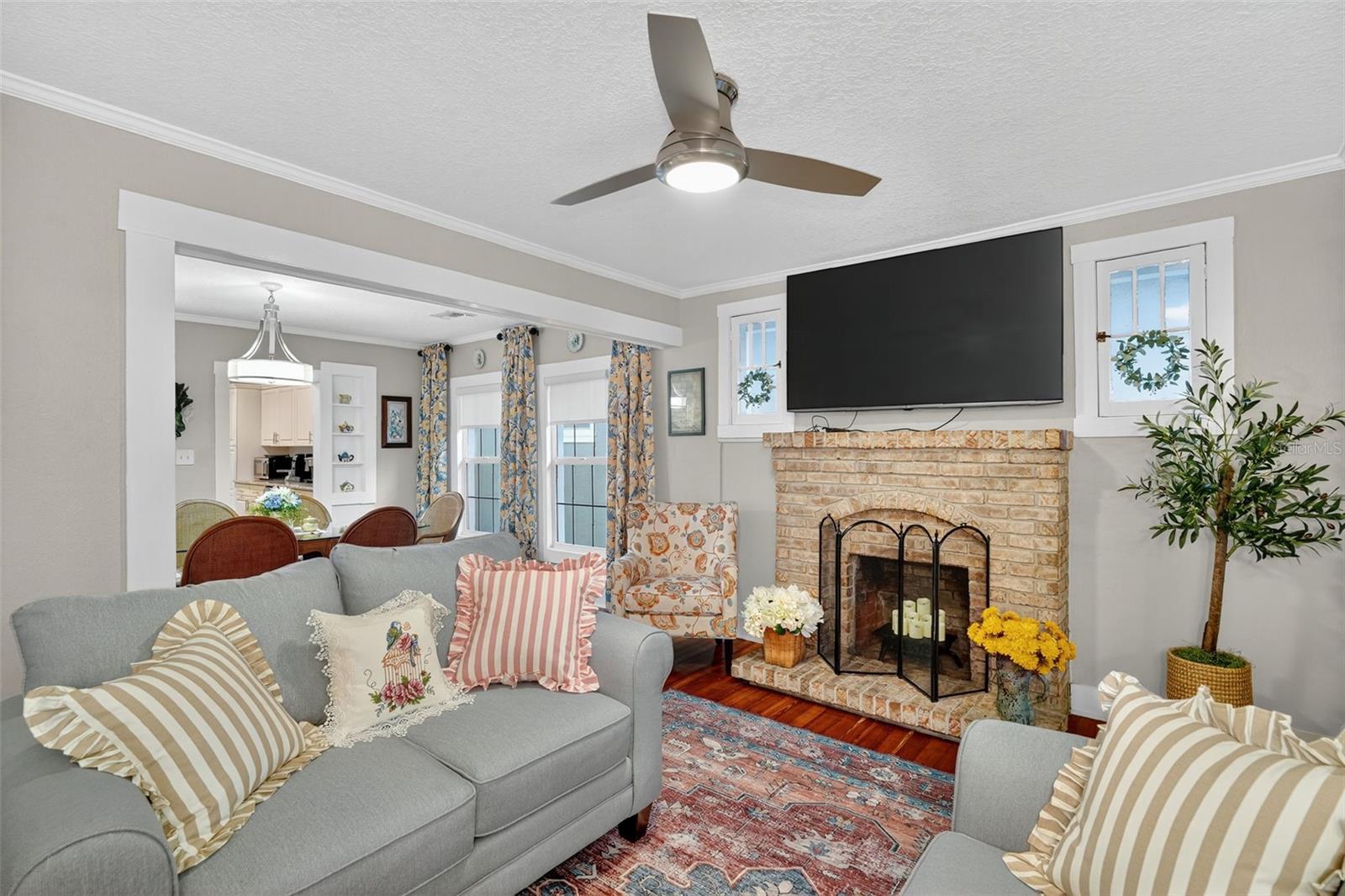 418 E 10 Ave, Mount Dora, FL 32757 photo