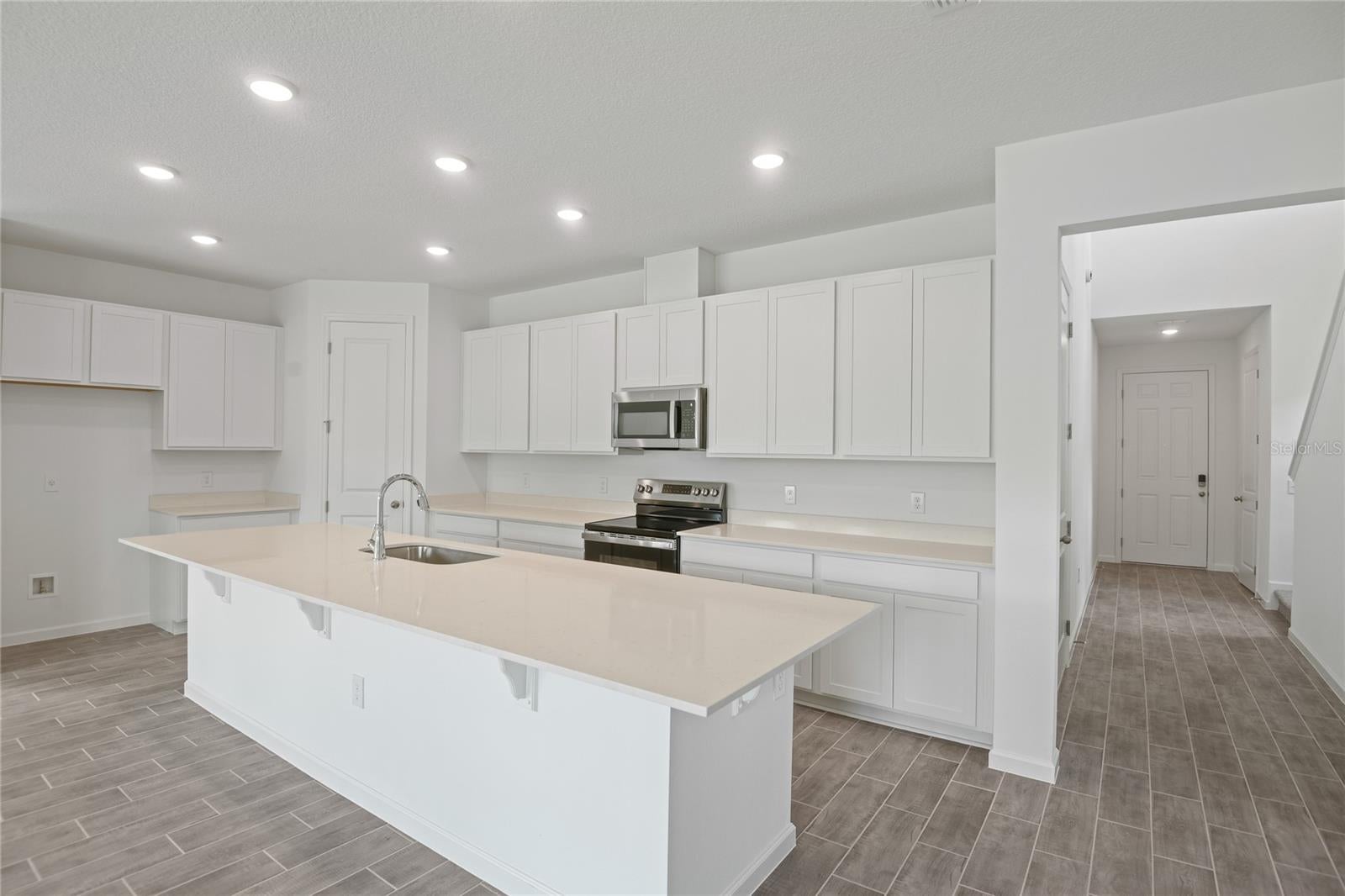 753 Lake Dell Ave, Dundee, FL 33838 photo