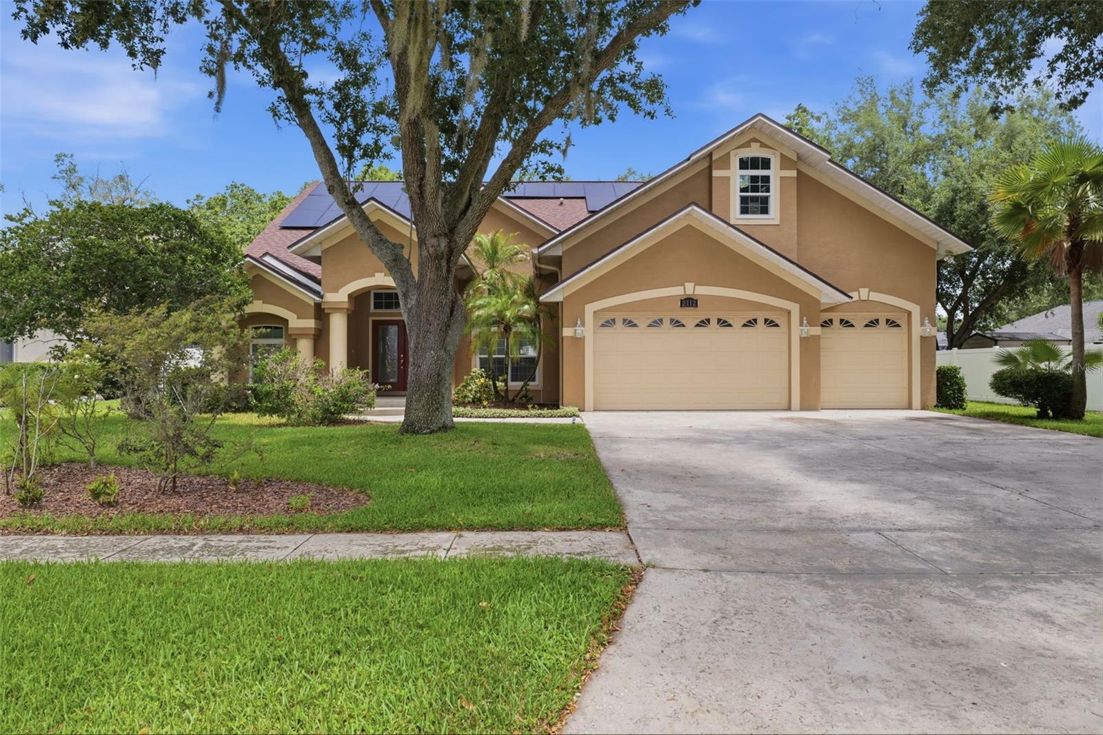2112 Heritage Crest Dr, Valrico, FL 33594 photo