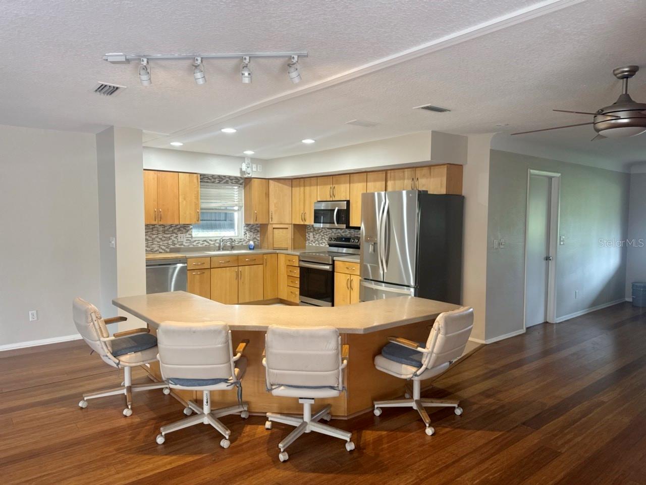 13824 83 Pl, Seminole, FL 33776 photo