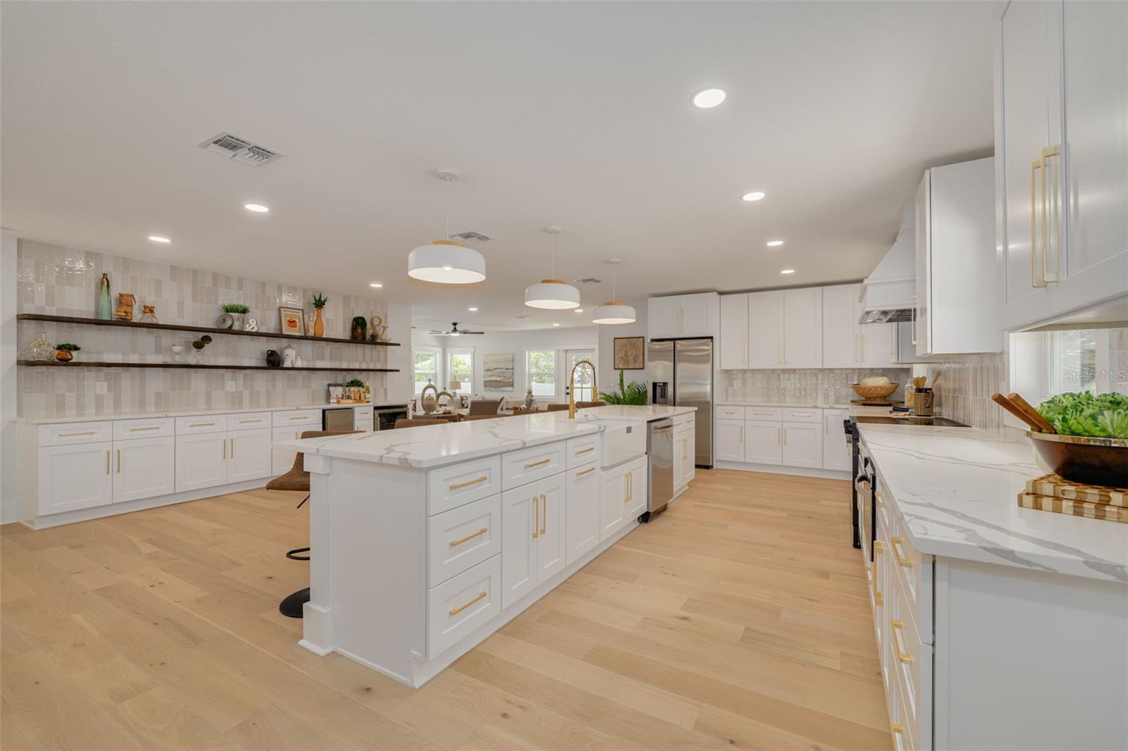 1426 15 St, Saint Petersburg, FL 33704 photo