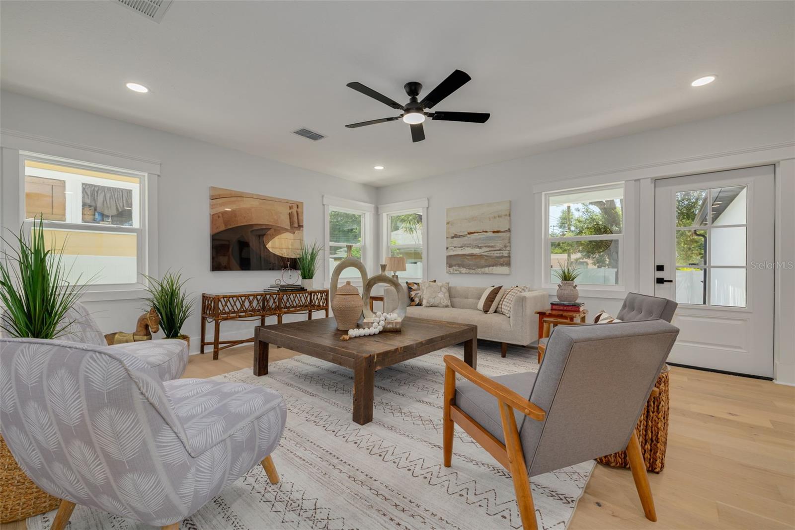 1426 15 St, Saint Petersburg, FL 33704 photo