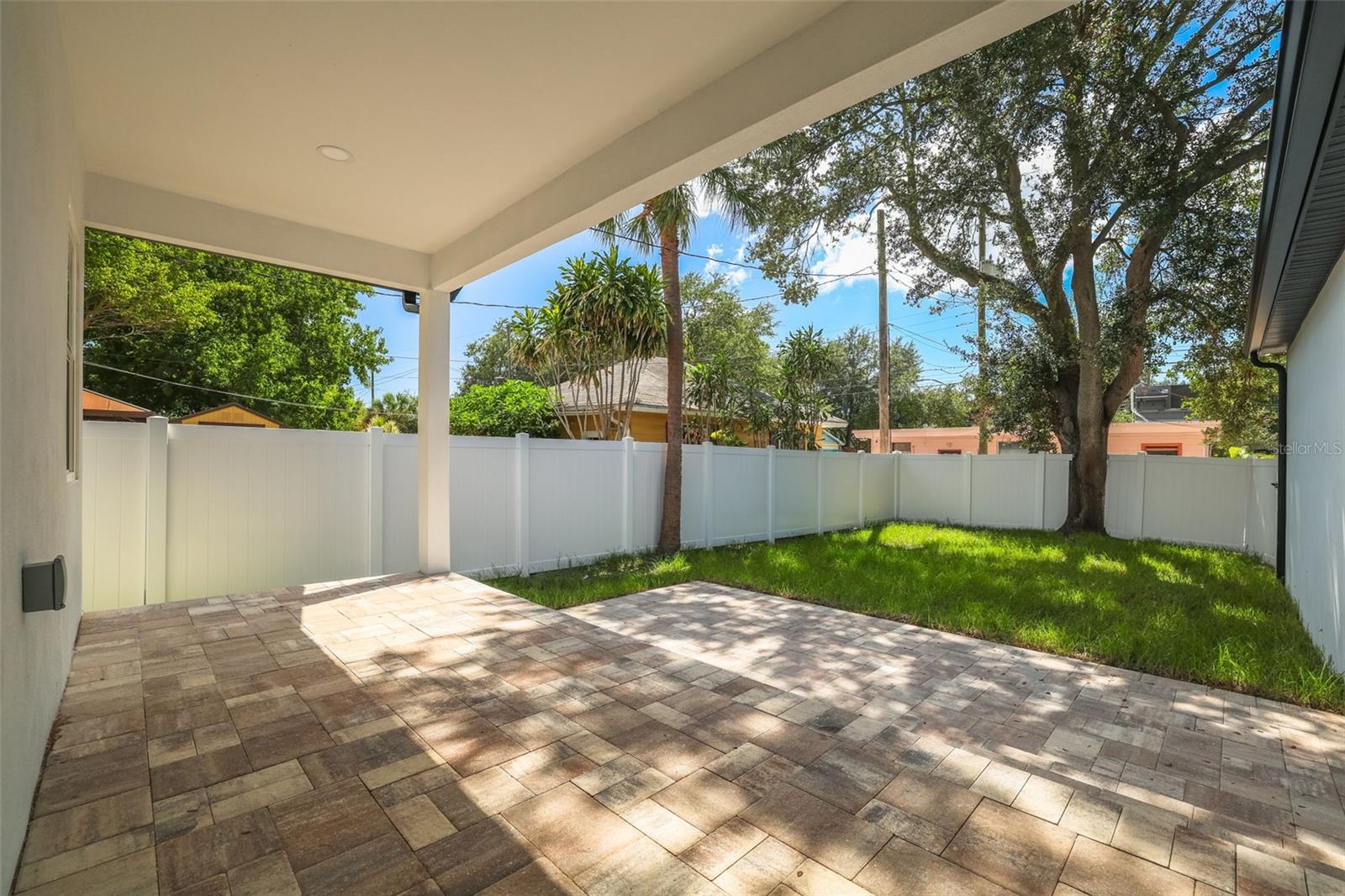 1426 15 St, Saint Petersburg, FL 33704 photo