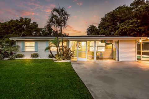 Single Family Residence in SARASOTA FL 5948 MIRROR LAKE ROAD.jpg