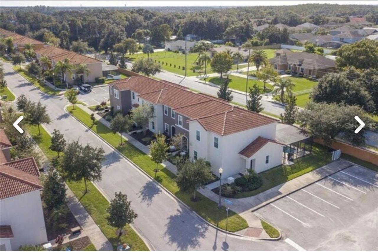 1050 Las Fuentes Dr, Kissimmee, FL 34746