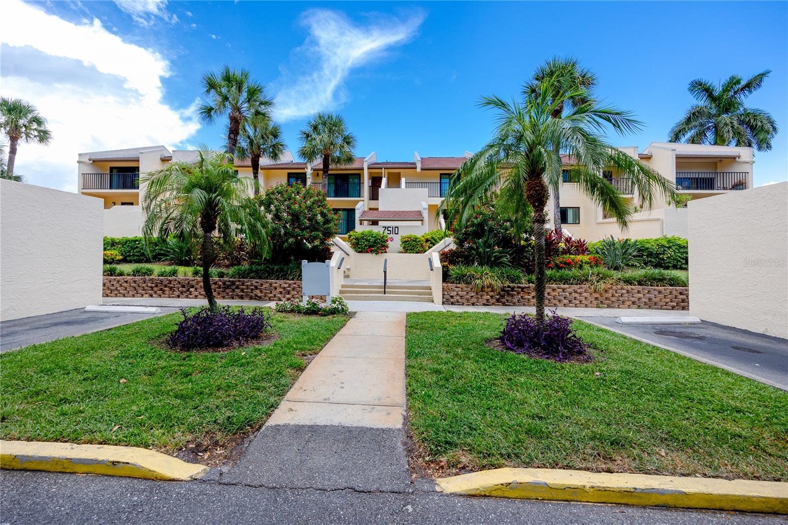 7510 Sunshine Skyway Ln, Saint Petersburg, FL 33711