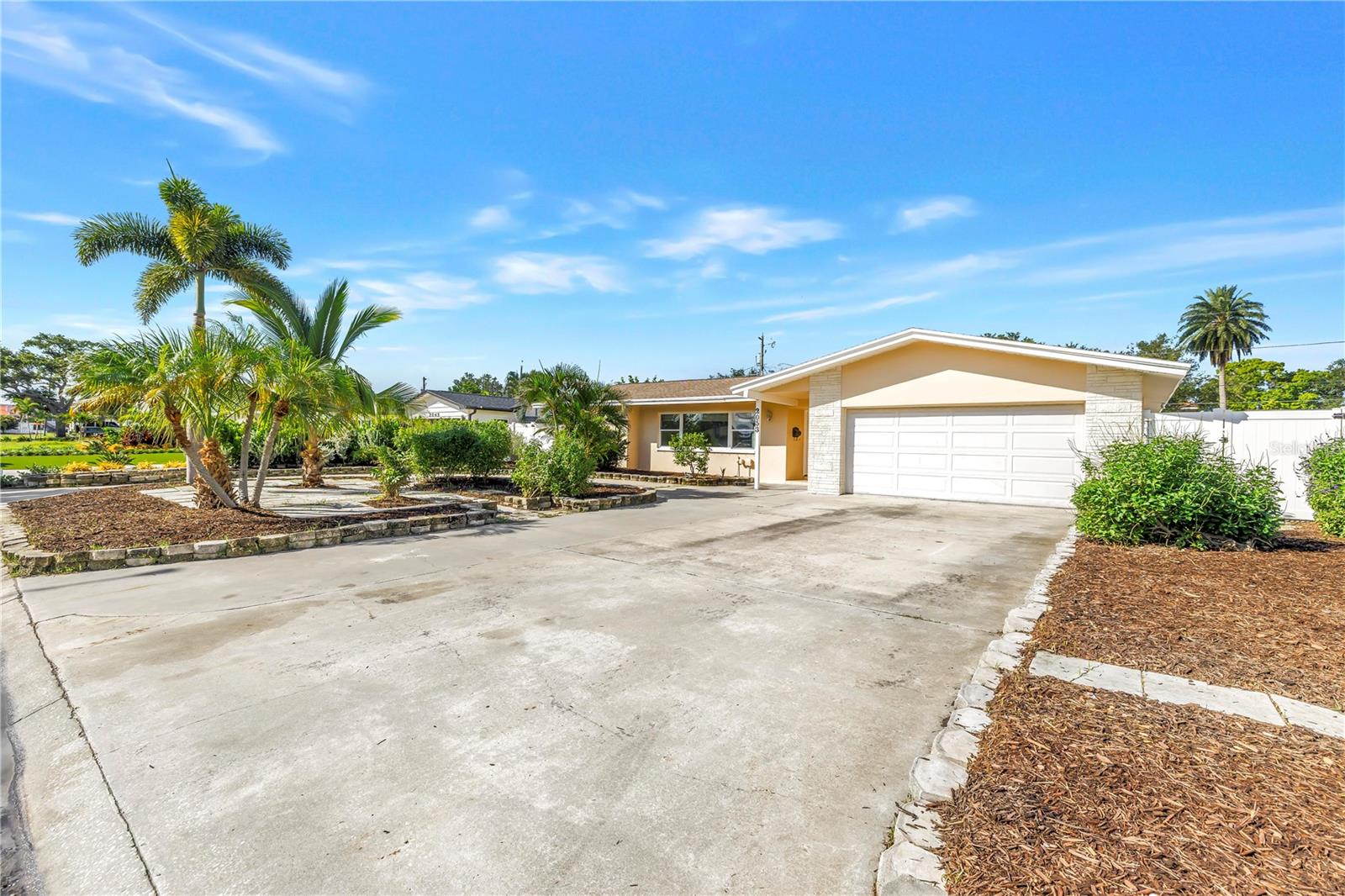 2053 Dolphin Blvd, Saint Petersburg, FL 33707 photo