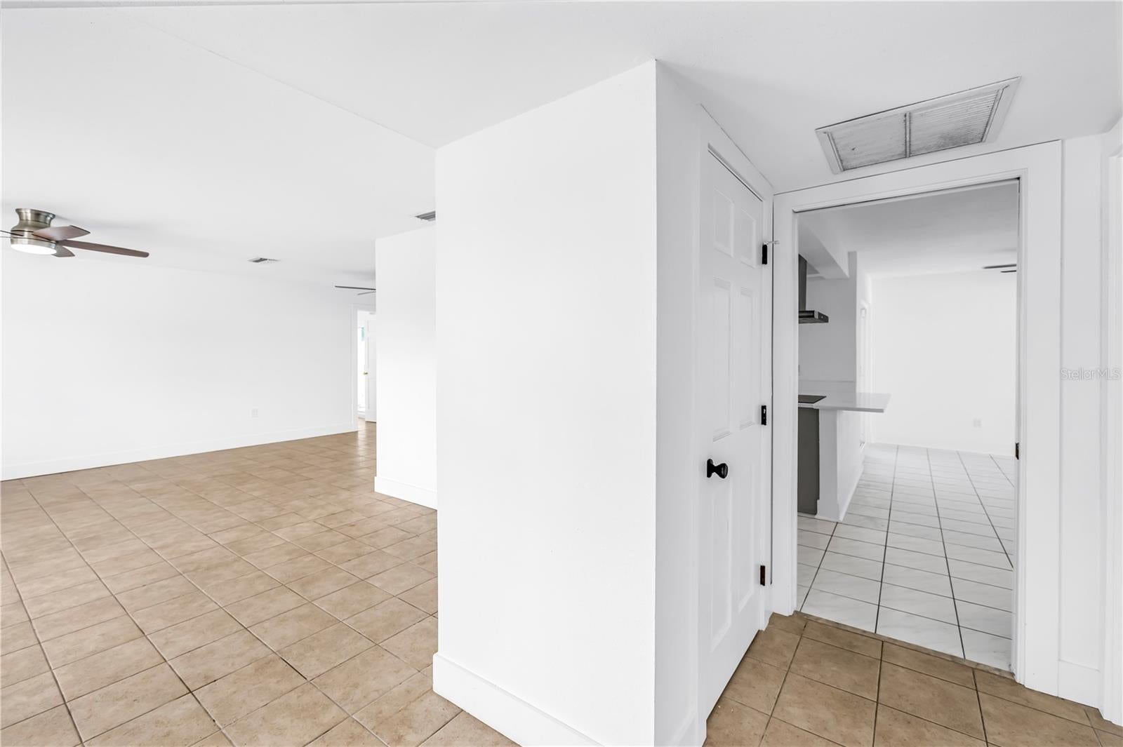 2053 Dolphin Blvd, Saint Petersburg, FL 33707 photo