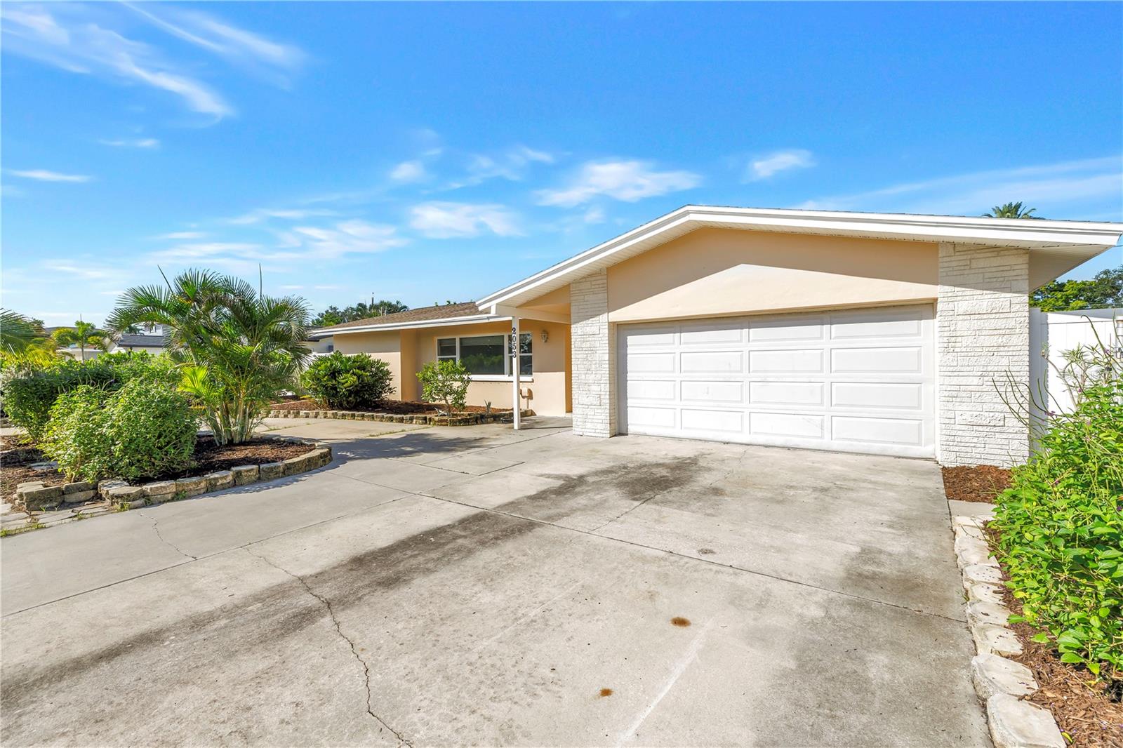 2053 Dolphin Blvd, Saint Petersburg, FL 33707 photo