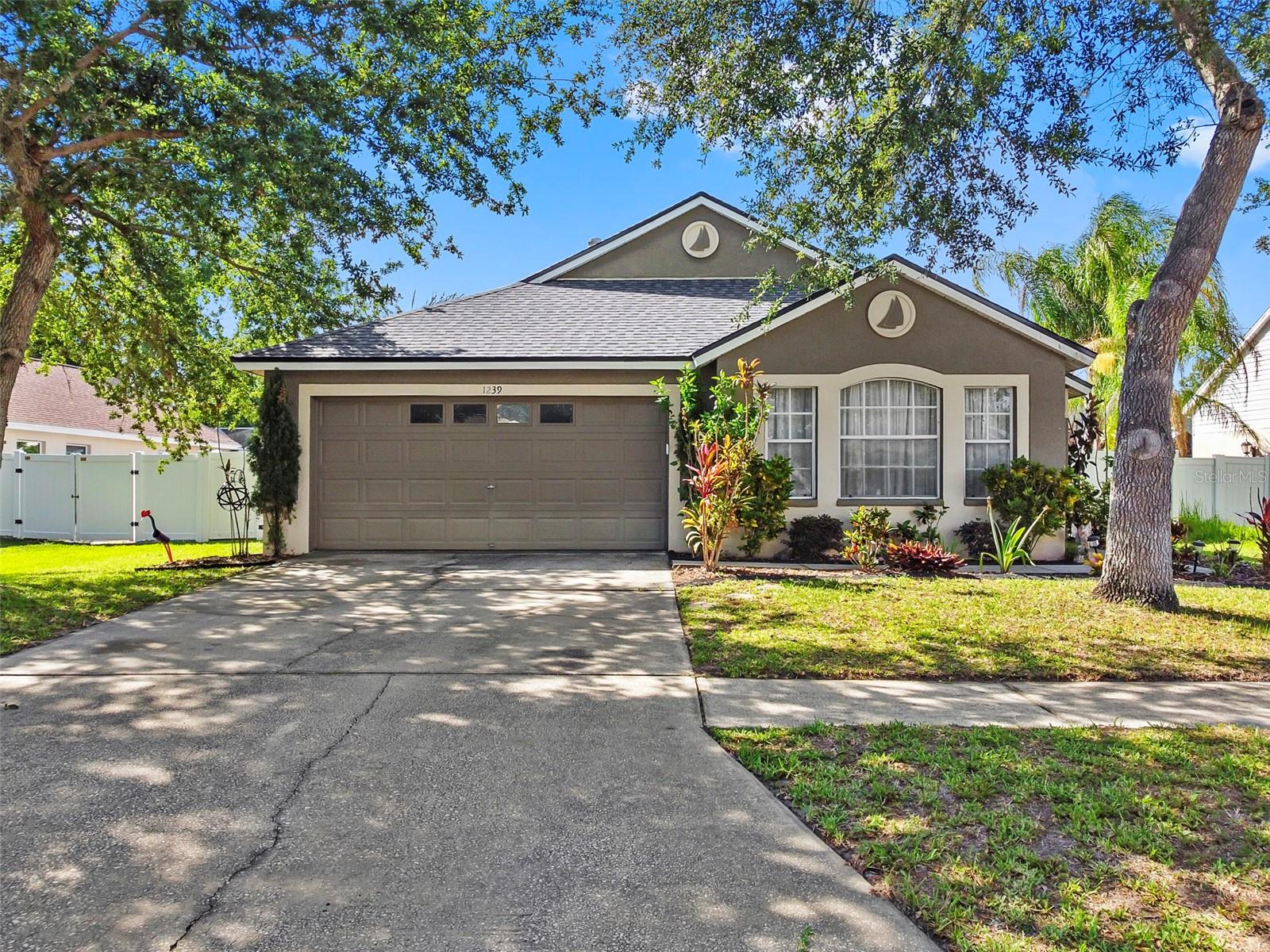 1239 Avonwood Ct, Lutz, FL 33559