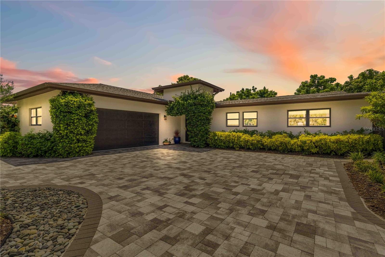 2410 Siesta Dr, Sarasota, FL 34239