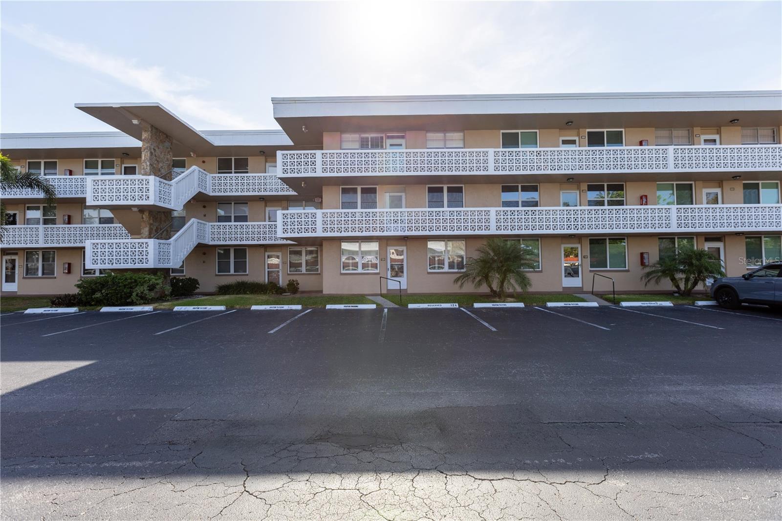 4915 Bay St, Saint Petersburg, FL 33703