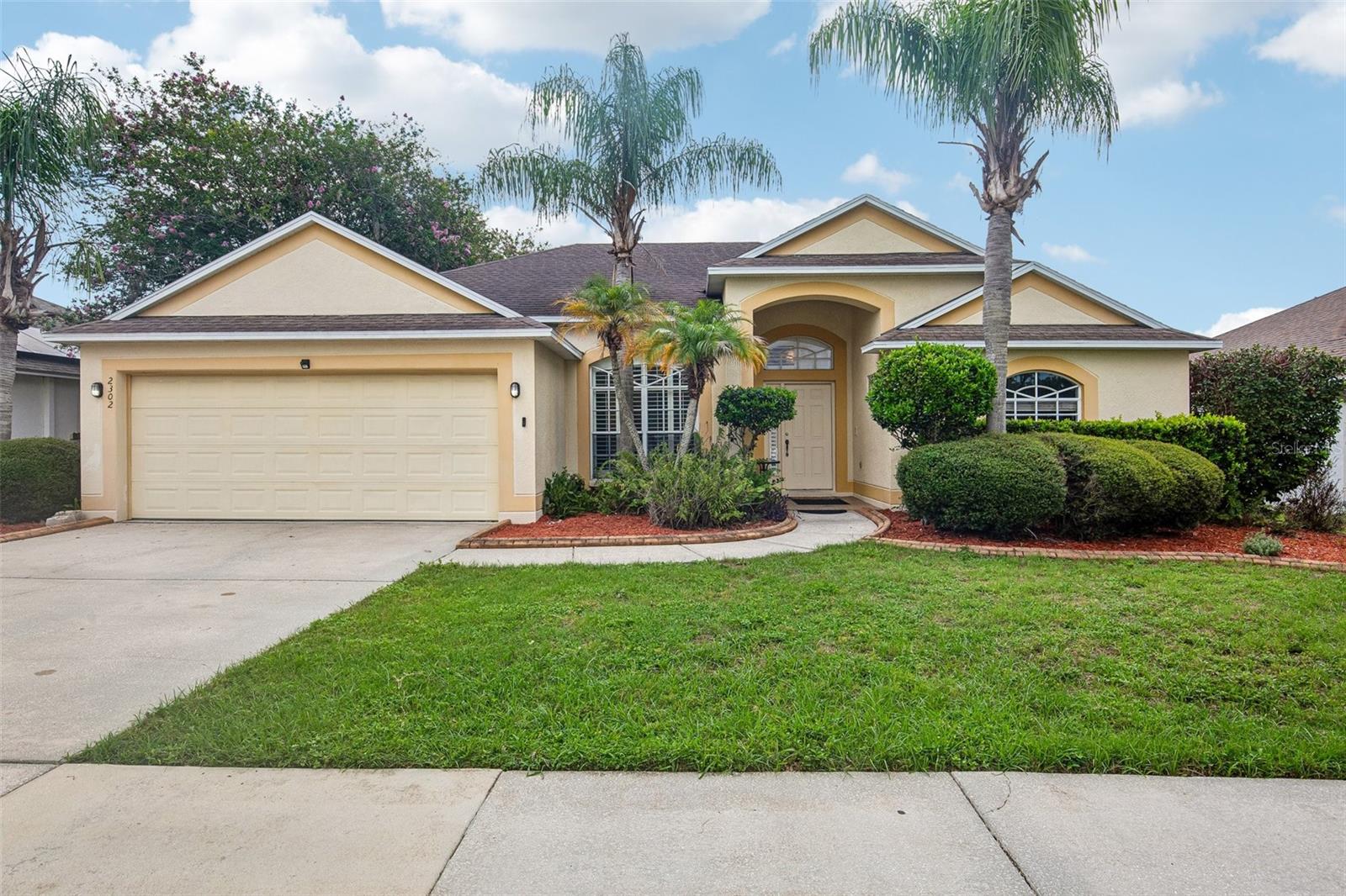2302 Towering Oaks Cir, Seffner, FL 33584