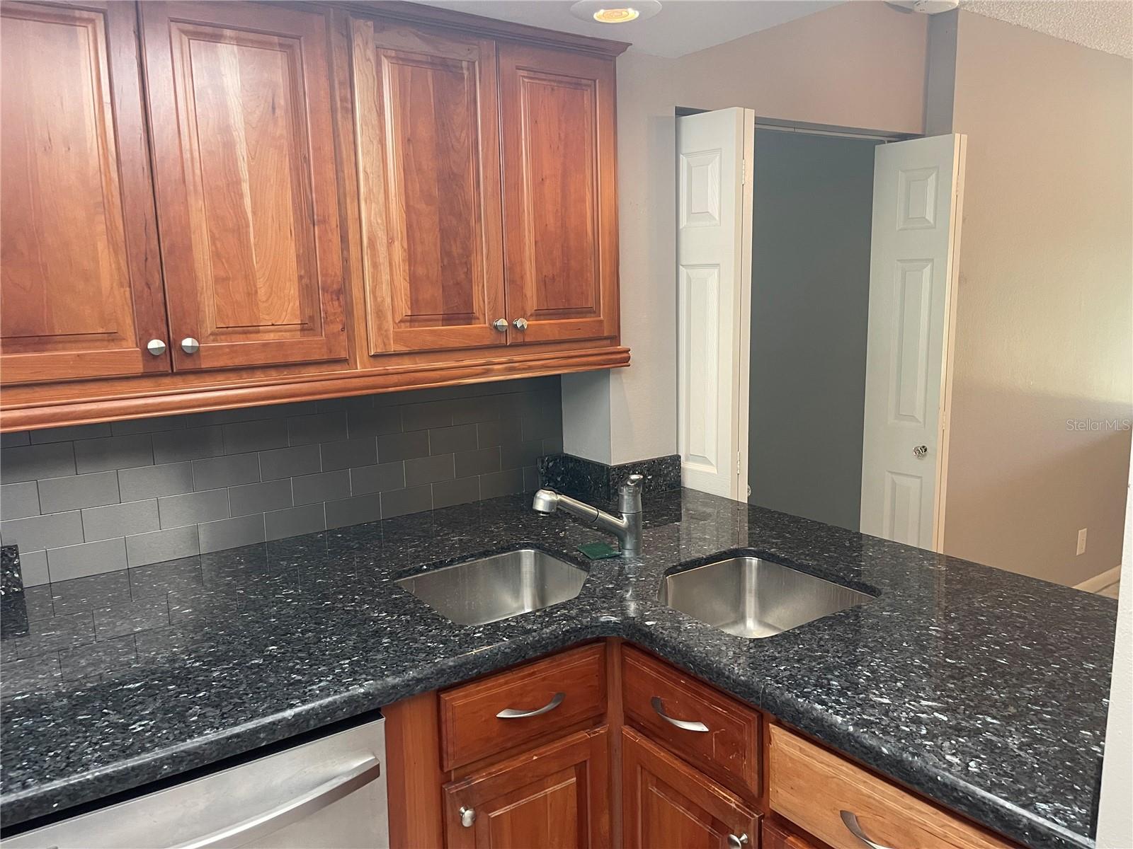 90 S Highland Ave #1, Tarpon Springs, FL 34689 photo
