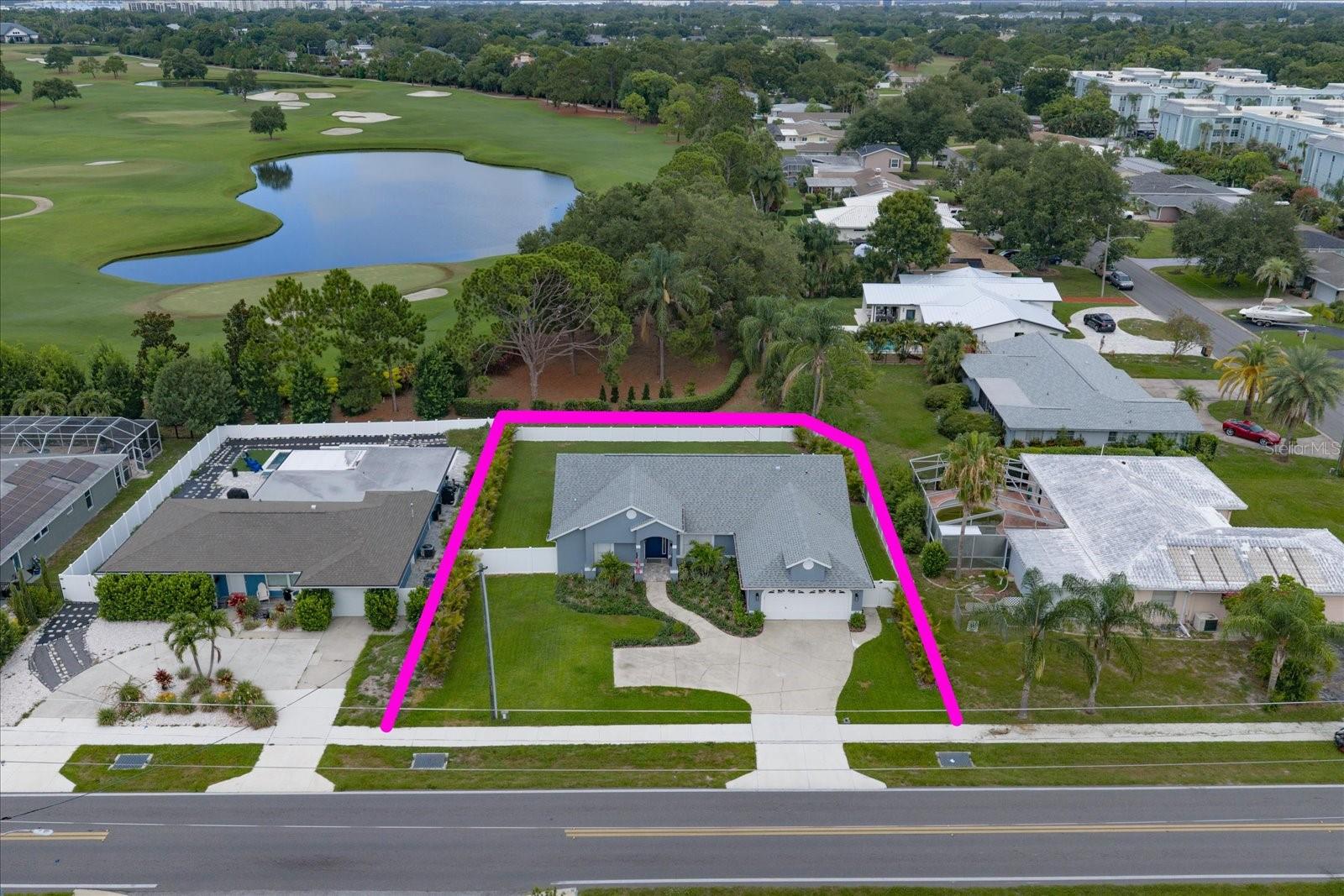 668 Mehlenbacher Rd, Belleair, FL 33756