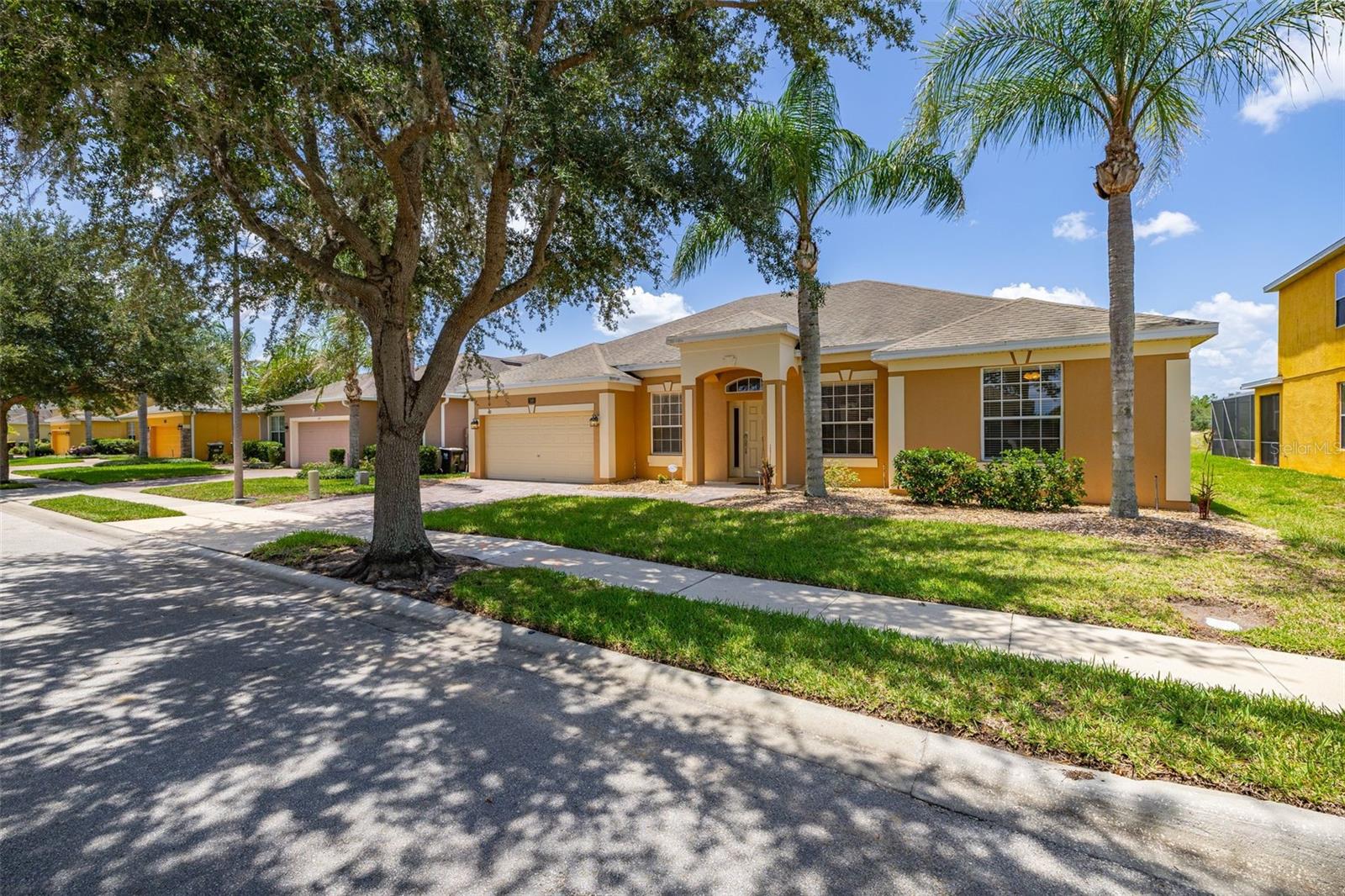 349 Yellow Snapdragon Dr, Davenport, FL 33837 photo