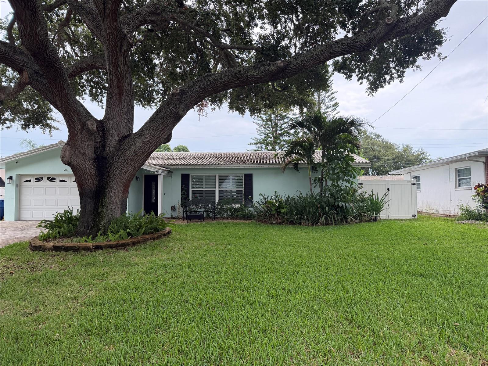 704 23 St, Largo, FL 33770 photo