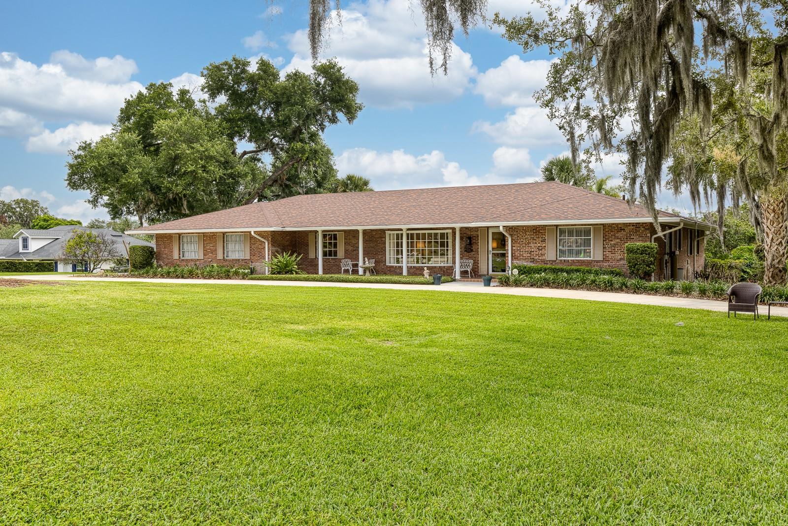 900 Citrus Ave, Howey In The Hills, FL 34737