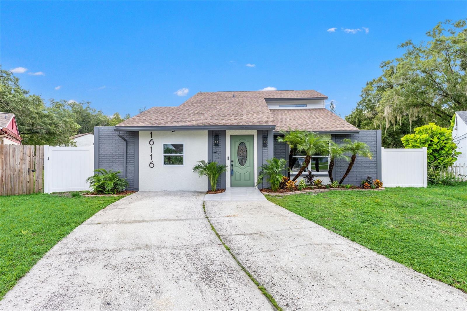 16116 Sandcrest Way, Tampa, FL 33618 photo