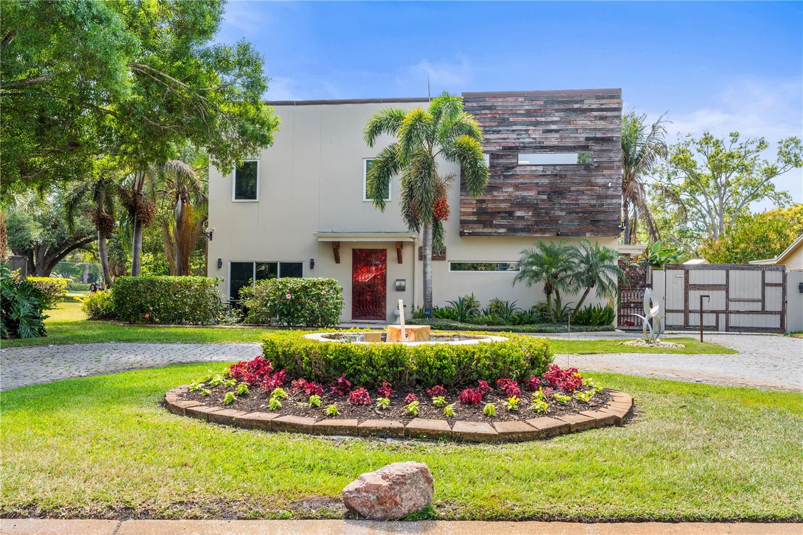 2520 Gomaz Way, Saint Petersburg, FL 33712