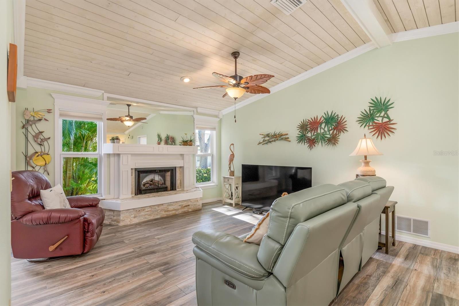 612 Chestnut Ln, Englewood, FL 34223 photo