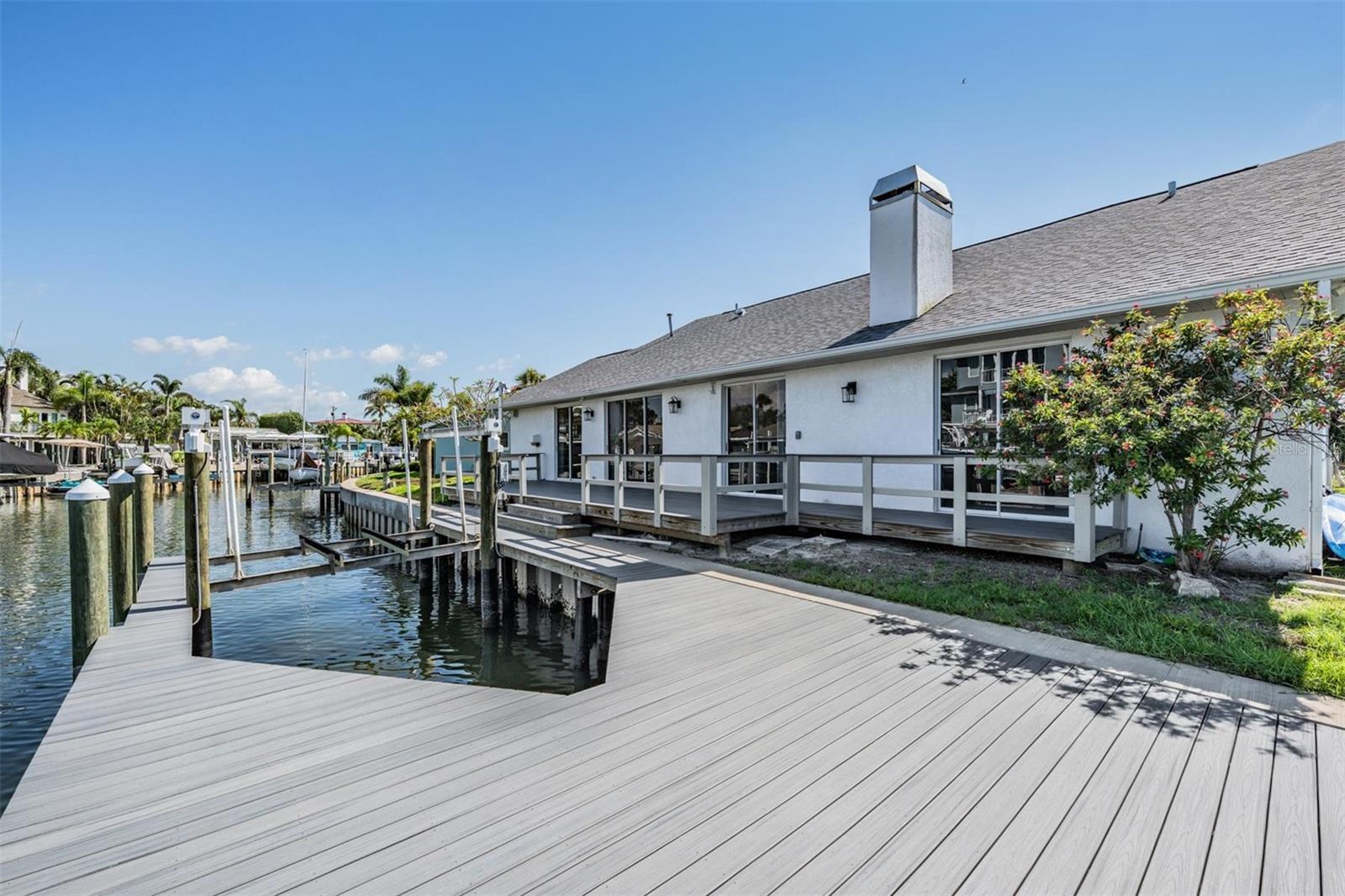 2127 Lagoon Dr, Dunedin, FL 34698 photo