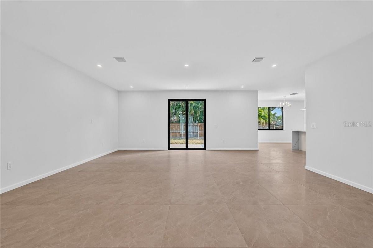 12509 83 Ave, Seminole, FL 33776 photo